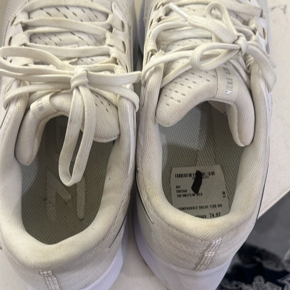Nike White Athletic Shoes with Cushioned Sole in great condition women size 9.5 - Picture 8 of 15